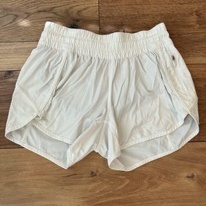 Lululemon TRACKER SHORT V *4"